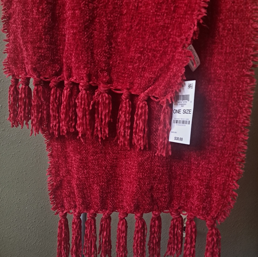 Red scarves - Picture 5 of 7